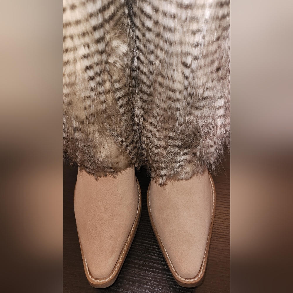 Dingo Faux Fur Boots with Cream and Gray Accents - Picture 6 of 6